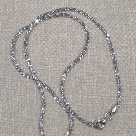 Elegant Silver Necklace - Picture 4 of 5
